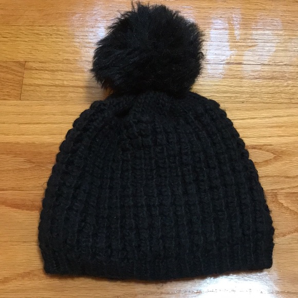 Kyi Kyi Canada Womens Black Faux Fur Pom Pom Knit Beanie Hat - Picture 4 of 7